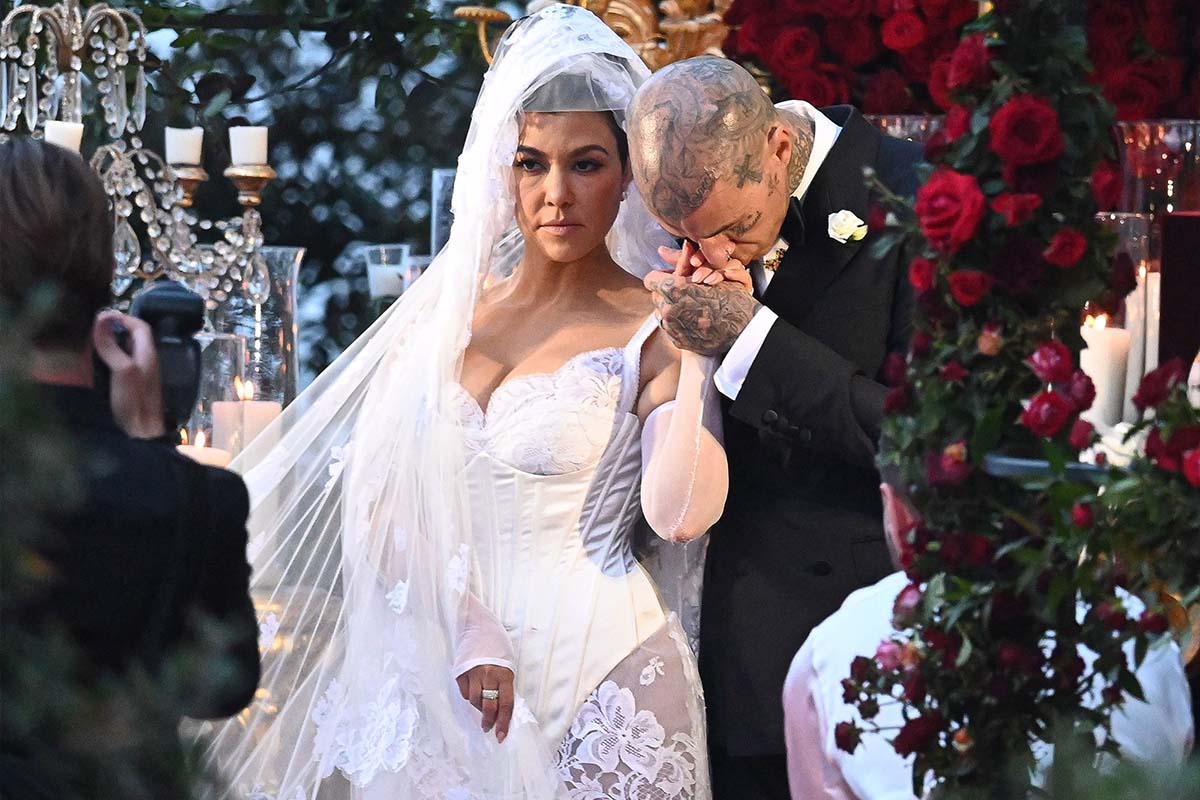 Kourtney Kardashian, imagini de senzație la nunta cu Travis Barker
