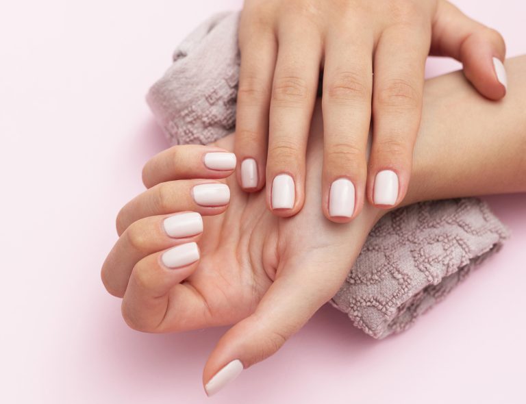 Trucuri pentru ca unghiile tale cu ojă semipermanentă să reziste mai mult. Vei avea mereu manichiura perfectă