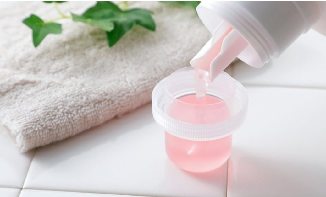 De ce ar trebui sa pulverizezi balsam de rufe peste covoare