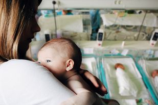 Vedeta care a născut în mare secret. A adus pe lume un băiețel