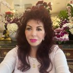 Extravaganţa făcută de Carmen Harra. Și-a cumpărat cadou de jumătate de milion de dolari