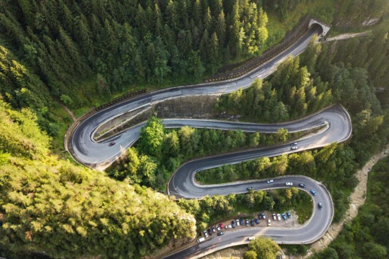 Cea mai spectaculoasă șosea din România. Face furori printre turiștii străini