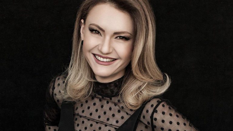 Cum a ajuns Dana Războiu să practice yoga: „Nu mă puteam apleca să îmi leg șireturile” EXCLUSIV