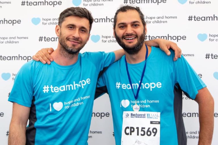 Cum le-a explicat Omid Ghannadi copiilor săi despre războiul din Ucraina. „Cred că nu trebuie păcăliți” EXCLUSIV