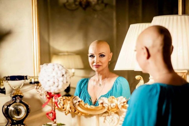Eugenia Șerban nu s-a lăsat nicio clipă doborâtă în lupta cu cancerul: „La ședințele de chimio mergeam fardată, cu peruca impecabilă, eventual în mini și pe tocuri”