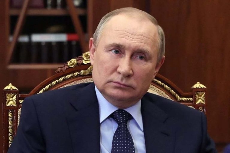 Imaginea cu Vladimir Putin care face înconjurul lumii. Gesturile pe care liderul rus nu a mai putut să și le controleze