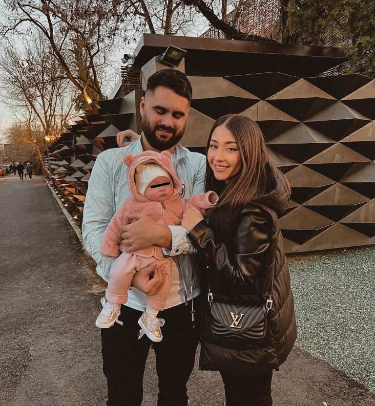 Nicole Cherry s-a căsătorit. Artista a făcut senzație cu rochia aleasă pentru cununia civilă