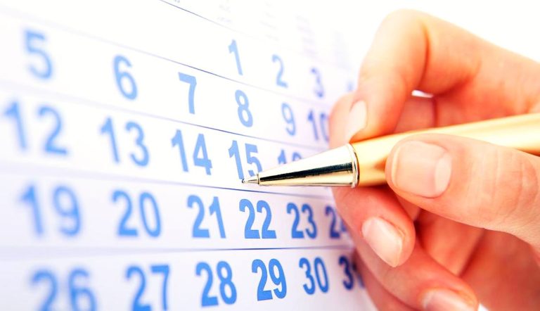 Modificare în Codul Muncii. Ce se întâmplă cu zilele libere de sărbătorile legale care pică în weekend