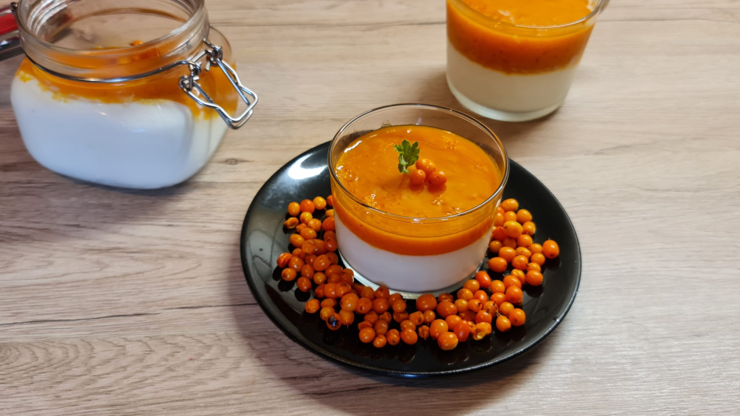 panna cotta cu jeleu de cătinâ