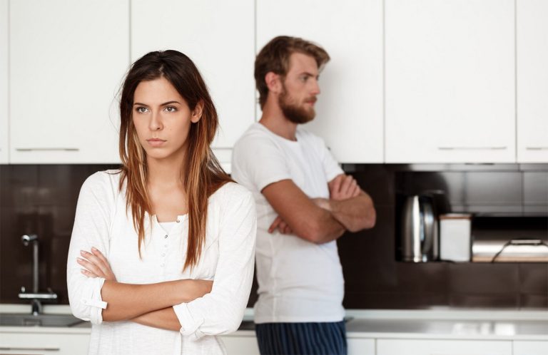 5 semne că nu mai e atras de tine. Prevestesc despărțirea