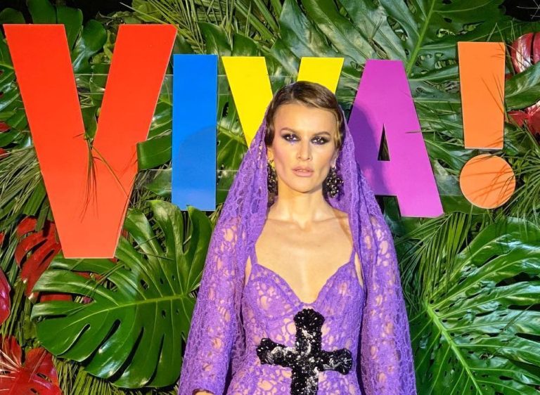 Cele mai ciudate tinuțe de la petrecerea VIVA. Au lăsat să se vadă prea mult