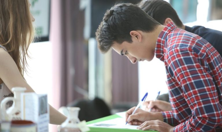 Cum se va face repartizarea la licee 2022. Ce se întâmplă în cazul în care doi elevi au media egală