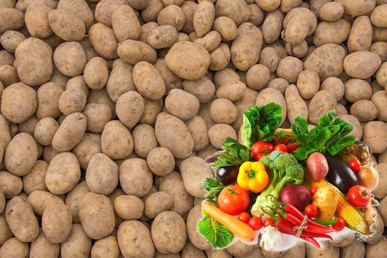 Leguma pe care nu trebuie să o depozitezi niciodată lângă cartofi. Se vor strica imediat