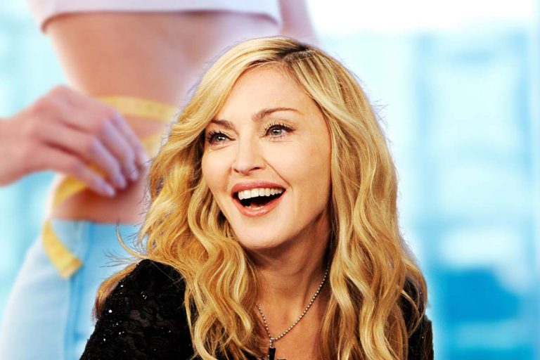 Secretul Madonnei pentru un abdomen plat la 60 de ani. Trucurile folosite de celebra artistă