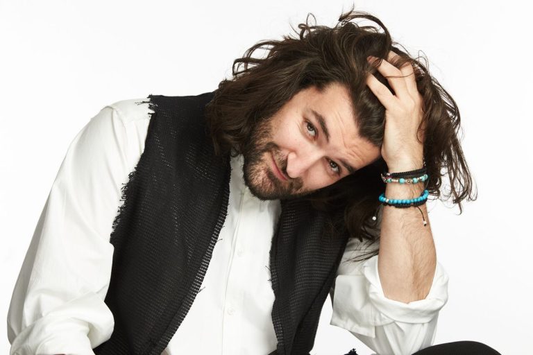 Smiley, look nou. Cum arată artistul, după ce s-a tuns. A renunțat la plete după ani buni FOTO