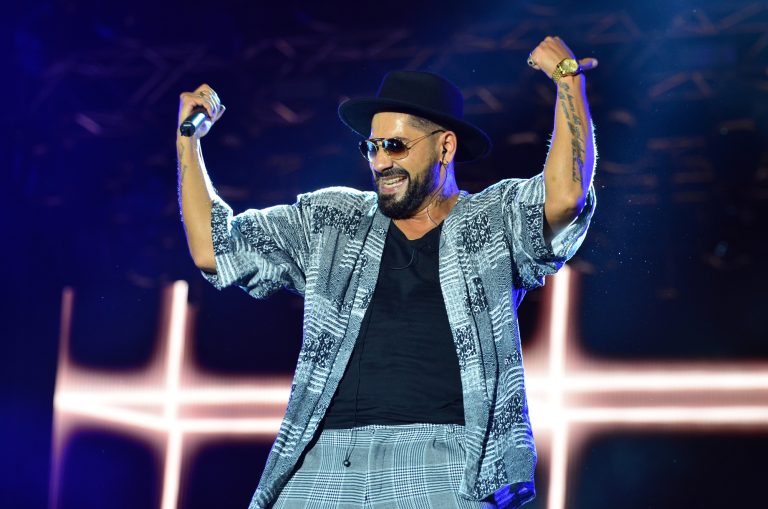 Connect-R, în genunchi la concertul organizat de ziua sa. Momentul care a impresionat fanii până la lacrimi FOTO EXCLUSIV