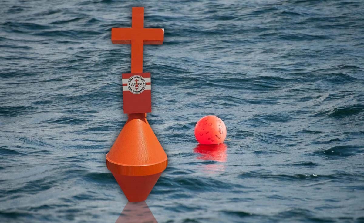 Geamandurile în formă de cruce au isterizat turiștii și salvamarii. Ce spun preoții și psihologii