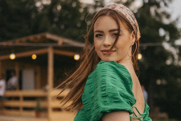 Lorena Șerban, influencerița care a întrecut-o pe celebra Kylie Jenner pe Instagram, se confruntă cu o mare problemă: „Îmi apar tot felul de iritații și răni” EXCLUSIV