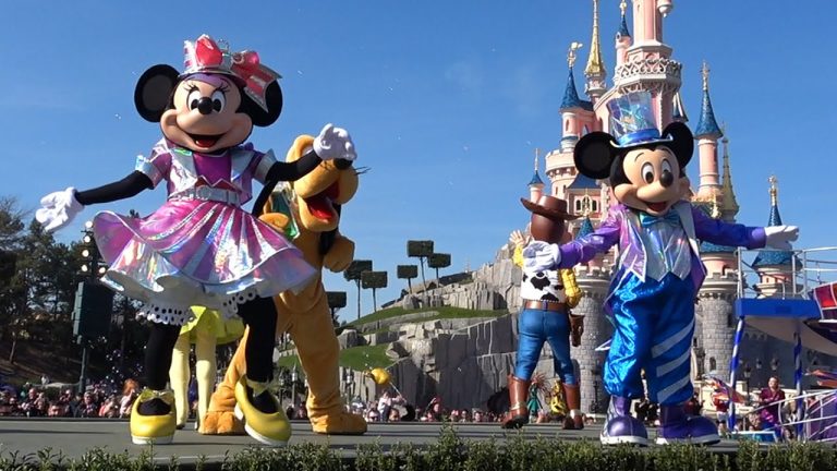 Cât costă o vacanță la Disneyland în 2022. Locul la care visează toți copiii