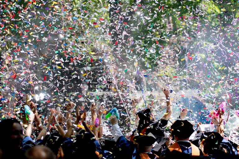 Mesaje de felicitare Bac 2022. Urări frumoase pentru cei care au promovat examenul