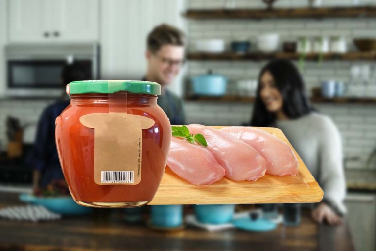 Nu pune niciodată bulion când fierbi carnea de pui. De ce este periculos acest obicei