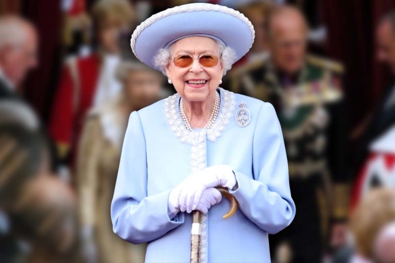 Regina Elisabeta a II-a și-a scos bastoanele la vânzare. Ce preț au acestea