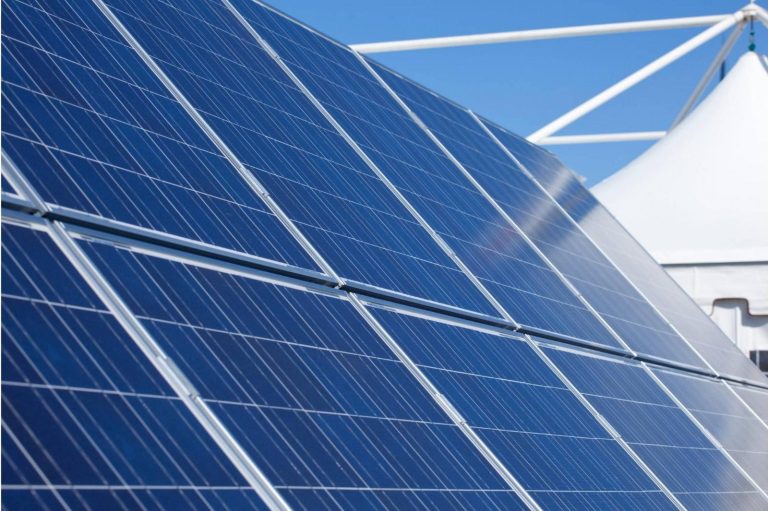 Panourile solare, un pericol la ieșirea din uz. Ce se întâmplă, de fapt, dacă nu sunt reciclate