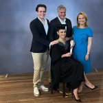 Alexia Eram împreună cu familia, la absolvire