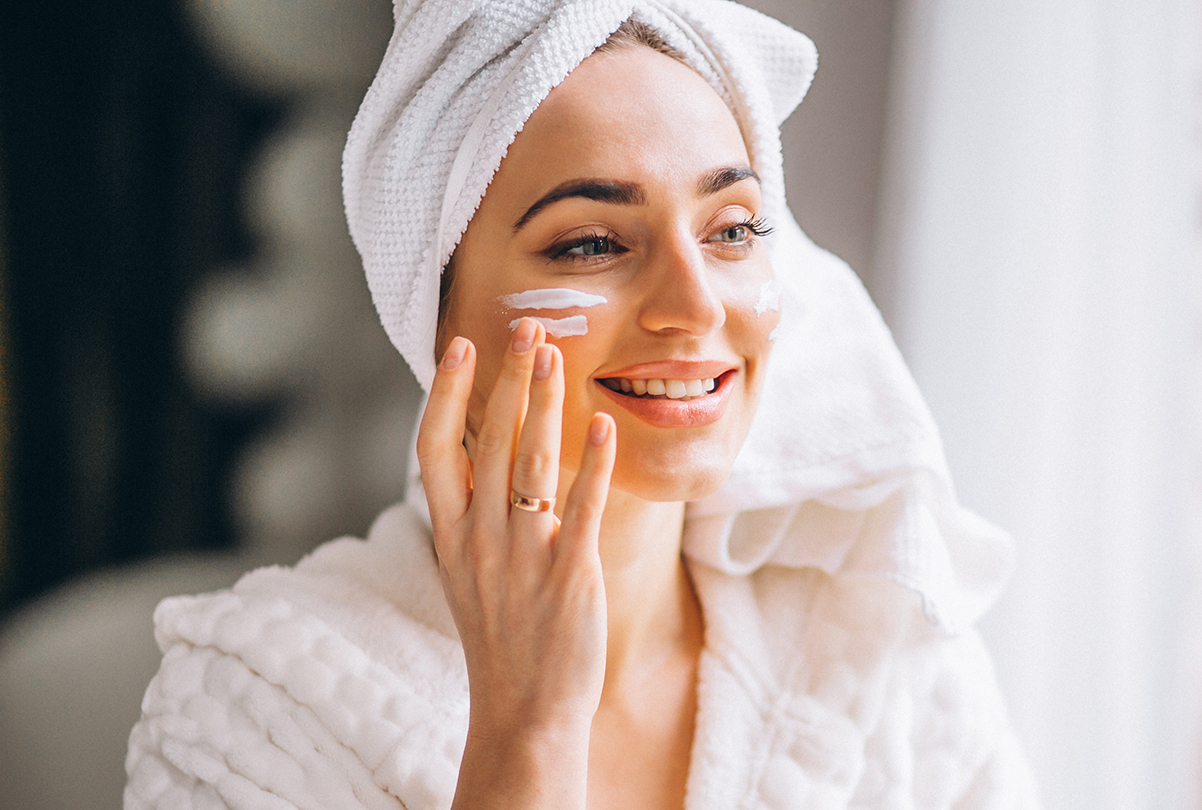 Cum se aplică corect crema de față și când