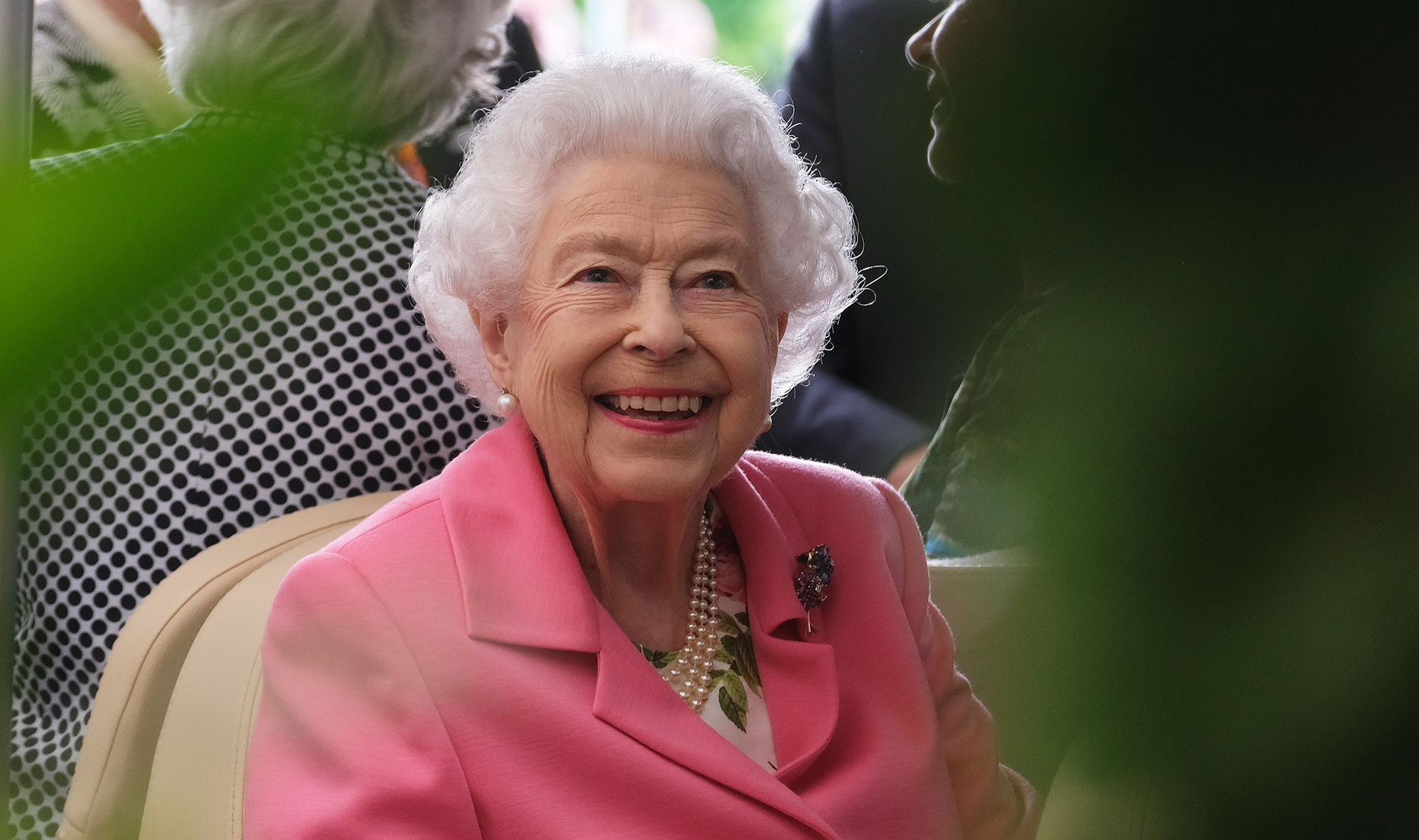De ce regina Elisabeta II-a are aceeași coafură