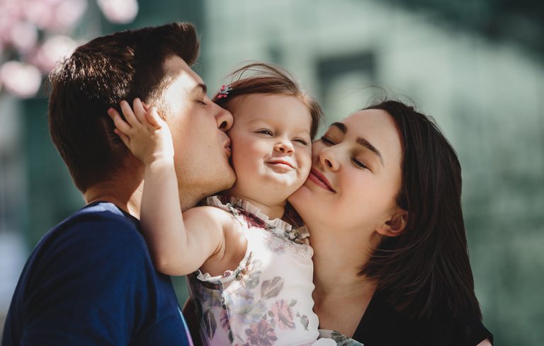 Nume pentru fetițe la modă în 2022. Lista cu sugestii și idei care să te ajute să te inspiri