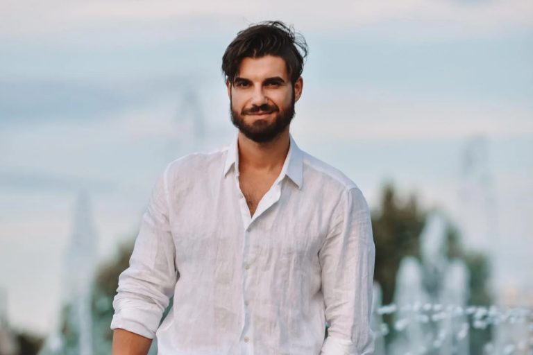 Andi Constantin e tot singur și după participarea la emisiunile de dragoste, dar nu disperă. „Ne căutam “jumătatea, când noi ar trebui să fim un întreg”. Ce nu ar accepta niciodată la o femeie. EXCLUSIV