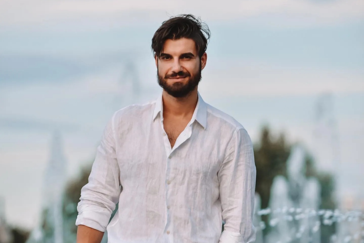 Chipeșul Andi Constantin e tot singur și după participarea la emisiunile de dragoste
