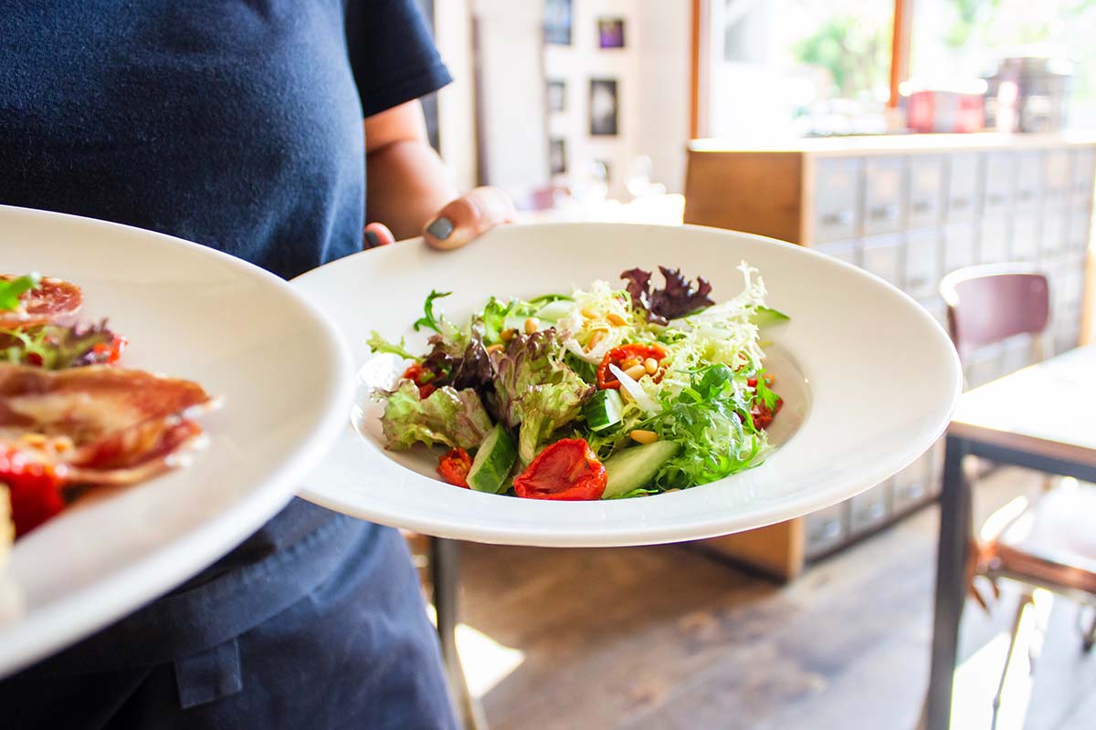 Ce înseamnă demipensiune și care este diferența față de o pensiune completă