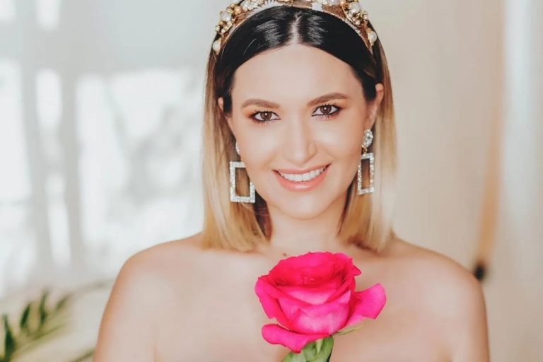 Motivul pentru care Ela Crăciun rămâne la Antena 3: “Mie îmi place să prind rădăcini acolo unde sunt”. Ce spune și de al patrulea copil. EXCLUSIV