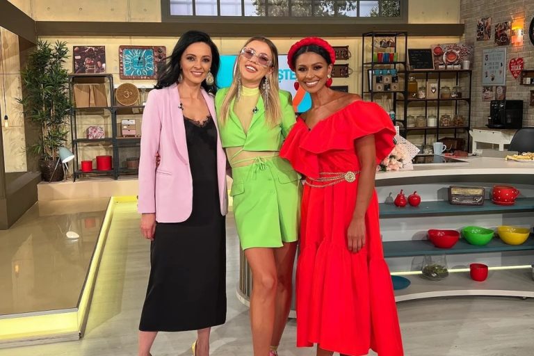 Cum a ajuns Emily Burghelea la Vorbește lumea. Ce sfaturi i-au dat Adela Popescu, Shurubel și Bogdan Ciudoiu EXCLUSIV