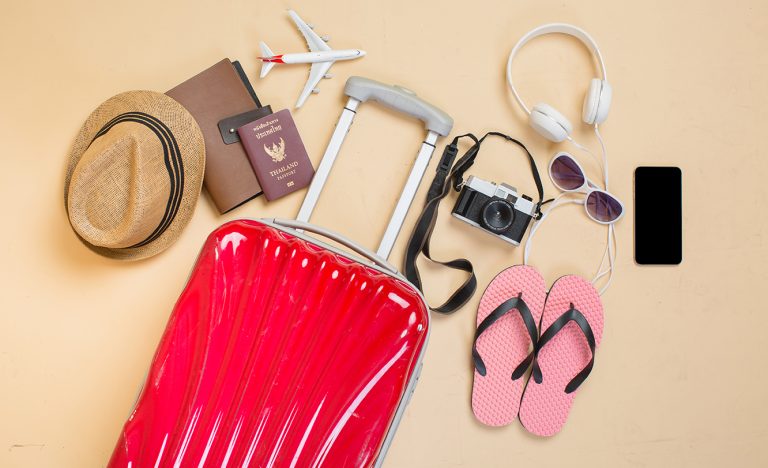 6 piese cheie care nu trebuie să lipsească din bagajul de vacanță. Articole și accesorii la modă în orice vară