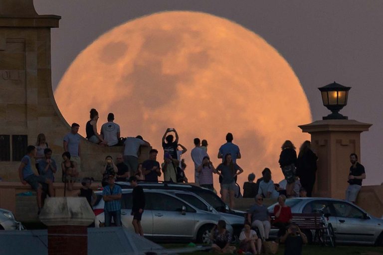 Superluna, fenomenul astronomic spectaculos, de pe 13 iulie. Cum ne influențează