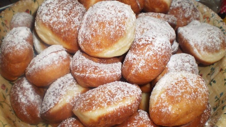 Câtă drojdie se pune la gogoși. Ce cantitate trebuie să folosești la 1 kg de făină