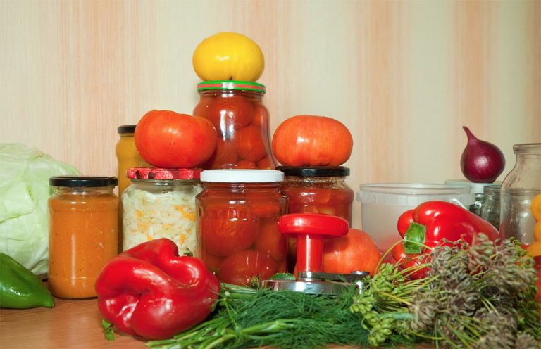 Câtă sare se pune, de fapt, la murături. Trucul secret pentru un gust perfect