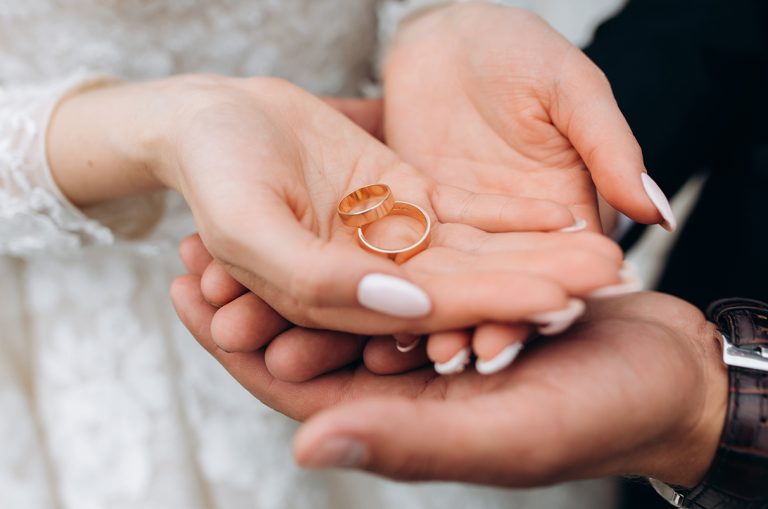 Ce trebuie să facă orice femeie în ziua nunții cu verigheta. Așa bărbatul îi va fi toată viața loial