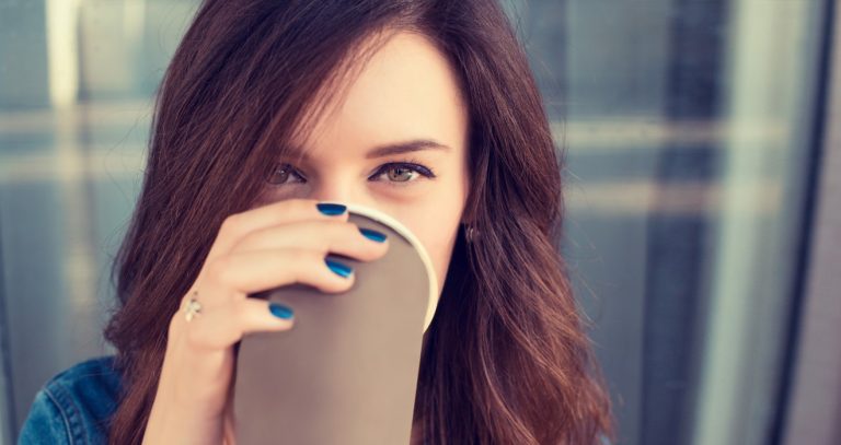 Cum devii o femeie seducătoare, chiar dacă ești timidă. Trucuri pe care trebuie să le știi