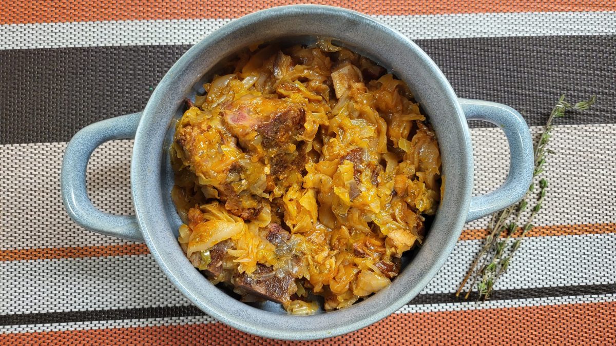 Varză călită cu sos de roșii