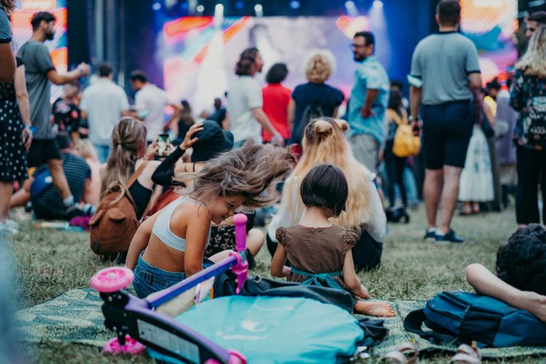 Cum ajungi la Summer Well 2022. Ce autobuze merg aproape de Domeniul Știrbey