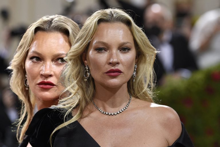Cum poți să obții pomeți sculptați ca ai lui Kate Moss. Trucul banal de conturare