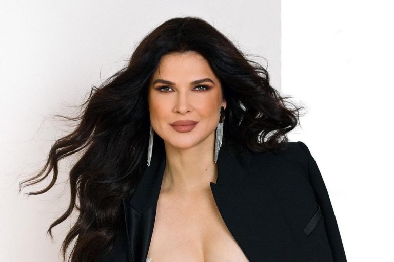 Imaginile cu care Monica Bîrlădeanu a făcut furori pe rețelele de socializare. Cum arată în costum de baie