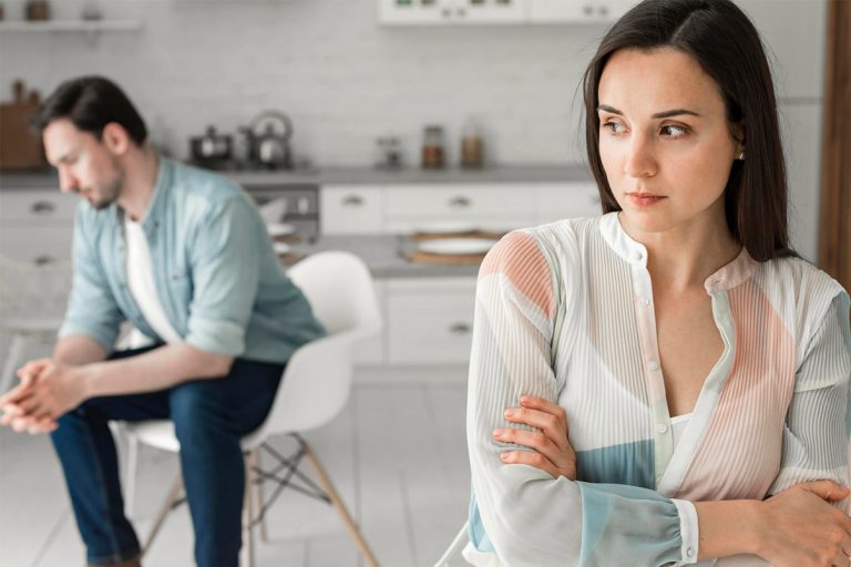 4 semne că relația nu mai merge. Nu-ți spune că s-a terminat, dar faptele lui arată clar asta