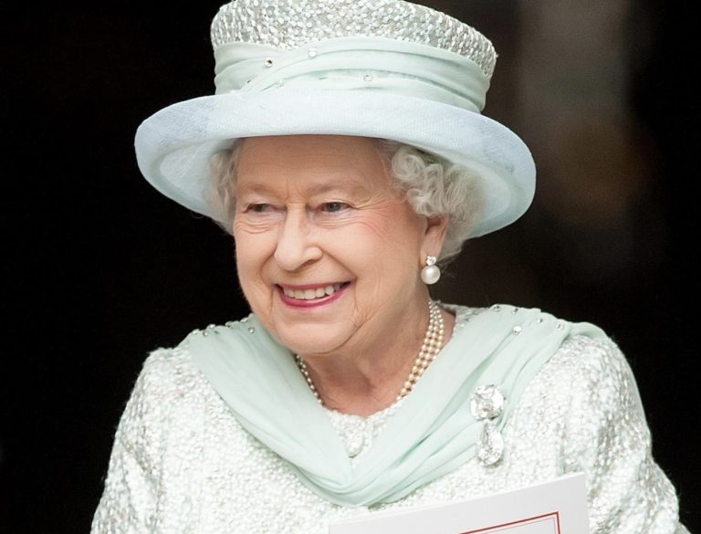 Ce se va întâmpla cu toate hainele Reginei Elisabeta a II-a. Unde vor ajunge acestea, de fapt