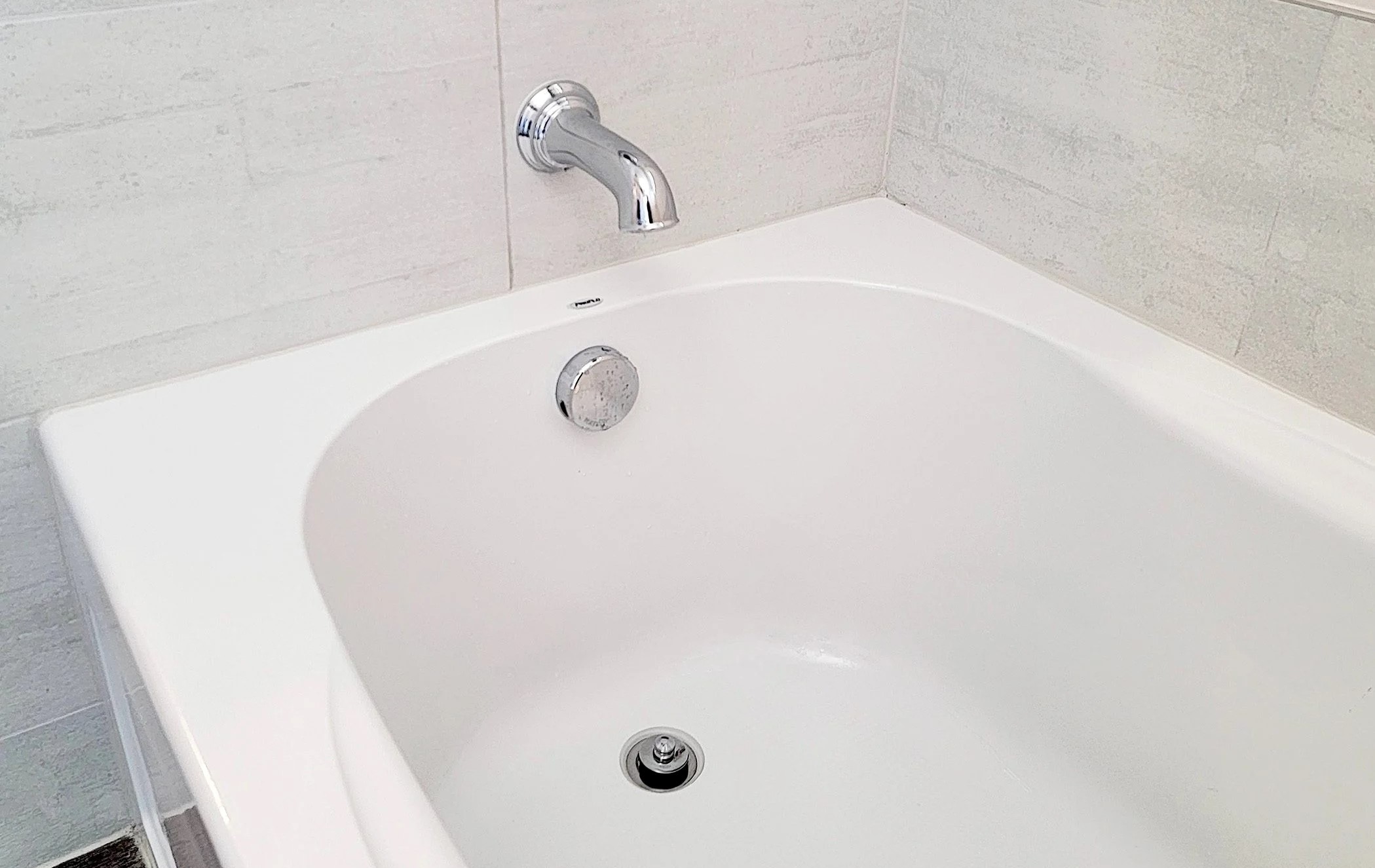 Amestecul puternic prin care cada îngălbenită poate redeveni albă