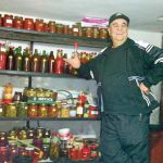 Benone se mândrea cu cămara lui plină de provizii pentru iarnă